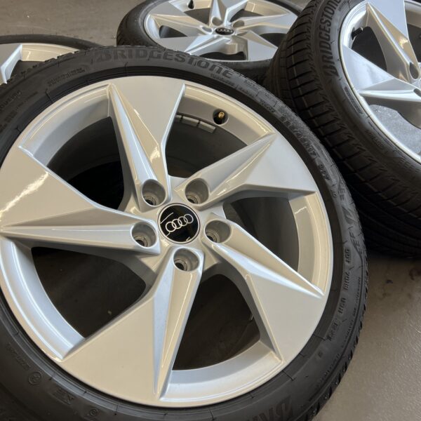 DEMO Audi A3 8Y 17" Velgen Zomer Bridgestone 7.5MM DOT23 8V